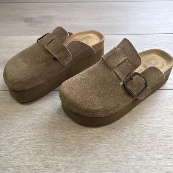 Cushionaire Blain Suede Platform Clogs Women's Size 9 Taupe Boho Slip On Mules - Picture 2 of 6